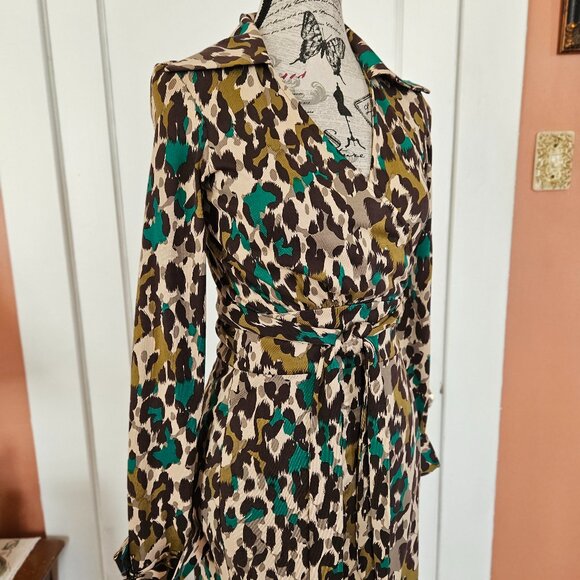 Vintage Diane Von Furstenberg Silk Animal Print Wrap Dress S-4 - Picture 4 of 10